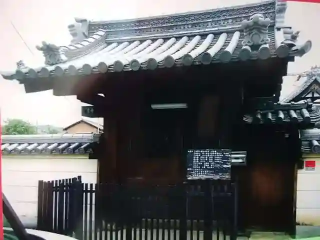 誕生寺の山門・神門