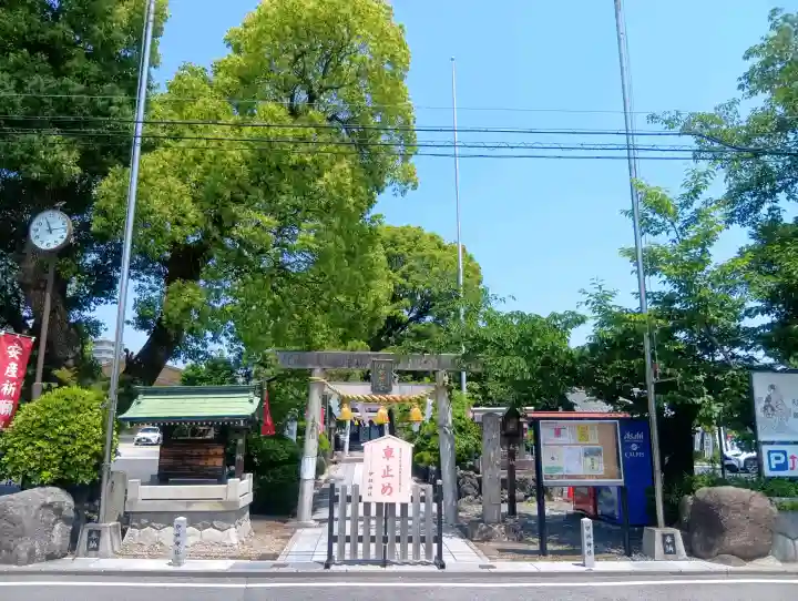 伊奴神社の{uncategorized: "未分類", other: "その他", undefined: "問題あり", building: "その他建物", grave: "お墓", sacred_gate: "鳥居", guardian: "狛犬", statue: "像", buddha: "仏像", history: "歴史", nature: "自然", garden: "庭園", animal: "動物", pagoda: "塔", temizu: "手水舎", mountain_gate: "山門・神門", sanctuary: "本殿・本堂", subordinate: "末社・摂社", art: "芸術", scenery: "景色", jizo: "地蔵", ema: "絵馬", goshuin: "御朱印", omikuji: "おみくじ", items: "授与品その他", amulet: "お守り", goshuincho: "御朱印帳", eats: "食事", festival: "お祭り", votive_dance: "神楽", shichigosan: "七五三参", wedding: "結婚式", experience: "体験その他", initially: "初詣", around: "周辺", anti_infection: "感染症対策"}