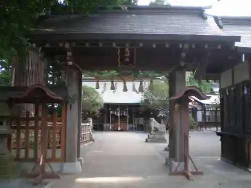 日高神社の山門