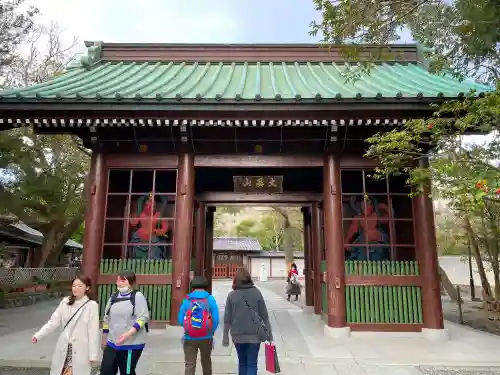 高徳院の山門・神門