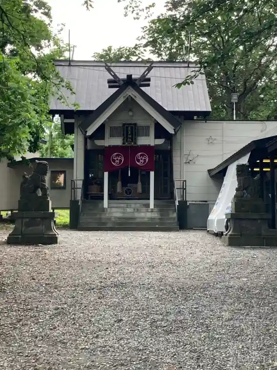 星置神社の{uncategorized: "未分類", other: "その他", undefined: "問題あり", building: "その他建物", grave: "お墓", sacred_gate: "鳥居", guardian: "狛犬", statue: "像", buddha: "仏像", history: "歴史", nature: "自然", garden: "庭園", animal: "動物", pagoda: "塔", temizu: "手水舎", mountain_gate: "山門・神門", sanctuary: "本殿・本堂", subordinate: "末社・摂社", art: "芸術", scenery: "景色", jizo: "地蔵", ema: "絵馬", goshuin: "御朱印", omikuji: "おみくじ", items: "授与品その他", amulet: "お守り", goshuincho: "御朱印帳", eats: "食事", festival: "お祭り", votive_dance: "神楽", shichigosan: "七五三参", wedding: "結婚式", experience: "体験その他", initially: "初詣", around: "周辺", anti_infection: "感染症対策"}