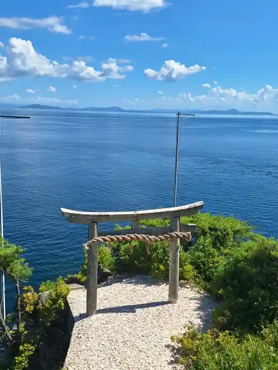 竹生島神社(都久夫須麻神社)の{uncategorized: "未分類", other: "その他", undefined: "問題あり", building: "その他建物", grave: "お墓", sacred_gate: "鳥居", guardian: "狛犬", statue: "像", buddha: "仏像", history: "歴史", nature: "自然", garden: "庭園", animal: "動物", pagoda: "塔", temizu: "手水舎", mountain_gate: "山門・神門", sanctuary: "本殿・本堂", subordinate: "末社・摂社", art: "芸術", scenery: "景色", jizo: "地蔵", ema: "絵馬", goshuin: "御朱印", omikuji: "おみくじ", items: "授与品その他", amulet: "お守り", goshuincho: "御朱印帳", eats: "食事", festival: "お祭り", votive_dance: "神楽", shichigosan: "七五三参", wedding: "結婚式", experience: "体験その他", initially: "初詣", around: "周辺", anti_infection: "感染症対策"}