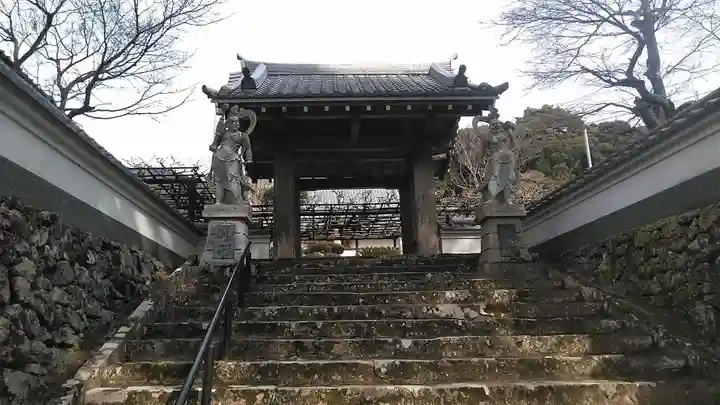 医王寺の山門・神門