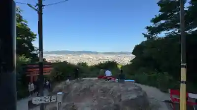伏見稲荷大社の{uncategorized: "未分類", other: "その他", undefined: "問題あり", building: "その他建物", grave: "お墓", sacred_gate: "鳥居", guardian: "狛犬", statue: "像", buddha: "仏像", history: "歴史", nature: "自然", garden: "庭園", animal: "動物", pagoda: "塔", temizu: "手水舎", mountain_gate: "山門・神門", sanctuary: "本殿・本堂", subordinate: "末社・摂社", art: "芸術", scenery: "景色", jizo: "地蔵", ema: "絵馬", goshuin: "御朱印", omikuji: "おみくじ", items: "授与品その他", amulet: "お守り", goshuincho: "御朱印帳", eats: "食事", festival: "お祭り", votive_dance: "神楽", shichigosan: "七五三参", wedding: "結婚式", experience: "体験その他", initially: "初詣", around: "周辺", anti_infection: "感染症対策"}