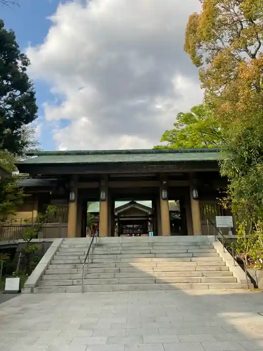 東郷神社の山門・神門