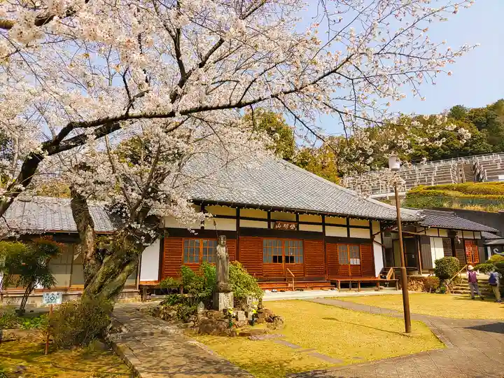 高蔵寺の本殿・本堂