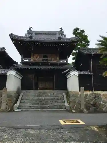 普門寺の山門