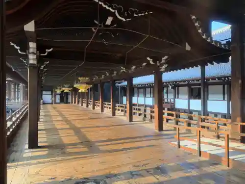 本願寺（西本願寺）の{uncategorized: "未分類", other: "その他", undefined: "問題あり", building: "その他建物", grave: "お墓", sacred_gate: "鳥居", guardian: "狛犬", statue: "像", buddha: "仏像", history: "歴史", nature: "自然", garden: "庭園", animal: "動物", pagoda: "塔", temizu: "手水舎", mountain_gate: "山門・神門", sanctuary: "本殿・本堂", subordinate: "末社・摂社", art: "芸術", scenery: "景色", jizo: "地蔵", ema: "絵馬", goshuin: "御朱印", omikuji: "おみくじ", items: "授与品その他", amulet: "お守り", goshuincho: "御朱印帳", eats: "食事", festival: "お祭り", votive_dance: "神楽", shichigosan: "七五三参", wedding: "結婚式", experience: "体験その他", initially: "初詣", around: "周辺", anti_infection: "感染症対策"}