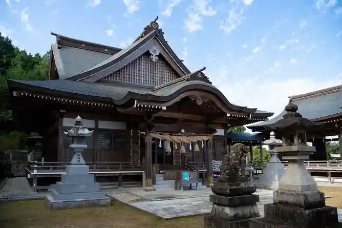 粟井神社の本殿