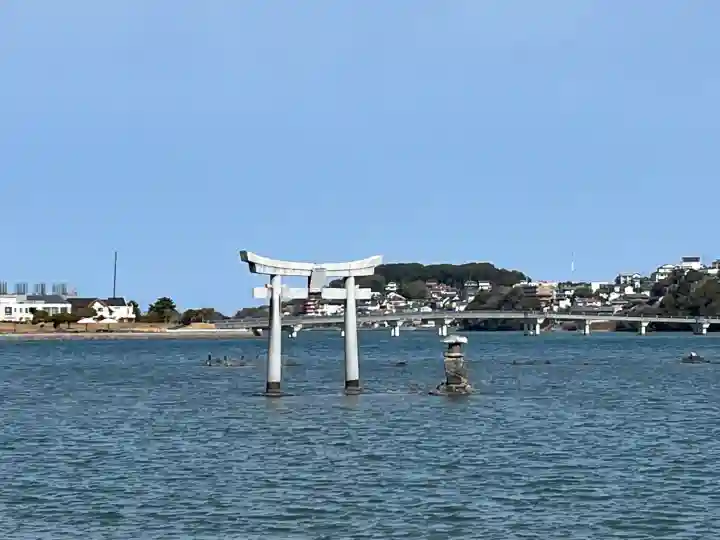 御島神社の{uncategorized: "未分類", other: "その他", undefined: "問題あり", building: "その他建物", grave: "お墓", sacred_gate: "鳥居", guardian: "狛犬", statue: "像", buddha: "仏像", history: "歴史", nature: "自然", garden: "庭園", animal: "動物", pagoda: "塔", temizu: "手水舎", mountain_gate: "山門・神門", sanctuary: "本殿・本堂", subordinate: "末社・摂社", art: "芸術", scenery: "景色", jizo: "地蔵", ema: "絵馬", goshuin: "御朱印", omikuji: "おみくじ", items: "授与品その他", amulet: "お守り", goshuincho: "御朱印帳", eats: "食事", festival: "お祭り", votive_dance: "神楽", shichigosan: "七五三参", wedding: "結婚式", experience: "体験その他", initially: "初詣", around: "周辺", anti_infection: "感染症対策"}