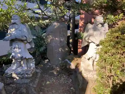 月見岡八幡神社の像