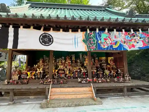 海南神社の{uncategorized: "未分類", other: "その他", undefined: "問題あり", building: "その他建物", grave: "お墓", sacred_gate: "鳥居", guardian: "狛犬", statue: "像", buddha: "仏像", history: "歴史", nature: "自然", garden: "庭園", animal: "動物", pagoda: "塔", temizu: "手水舎", mountain_gate: "山門・神門", sanctuary: "本殿・本堂", subordinate: "末社・摂社", art: "芸術", scenery: "景色", jizo: "地蔵", ema: "絵馬", goshuin: "御朱印", omikuji: "おみくじ", items: "授与品その他", amulet: "お守り", goshuincho: "御朱印帳", eats: "食事", festival: "お祭り", votive_dance: "神楽", shichigosan: "七五三参", wedding: "結婚式", experience: "体験その他", initially: "初詣", around: "周辺", anti_infection: "感染症対策"}