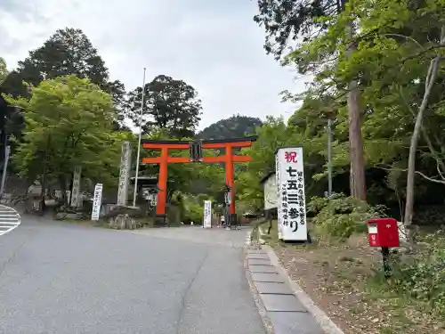 日吉大社の{uncategorized: "未分類", other: "その他", undefined: "問題あり", building: "その他建物", grave: "お墓", sacred_gate: "鳥居", guardian: "狛犬", statue: "像", buddha: "仏像", history: "歴史", nature: "自然", garden: "庭園", animal: "動物", pagoda: "塔", temizu: "手水舎", mountain_gate: "山門・神門", sanctuary: "本殿・本堂", subordinate: "末社・摂社", art: "芸術", scenery: "景色", jizo: "地蔵", ema: "絵馬", goshuin: "御朱印", omikuji: "おみくじ", items: "授与品その他", amulet: "お守り", goshuincho: "御朱印帳", eats: "食事", festival: "お祭り", votive_dance: "神楽", shichigosan: "七五三参", wedding: "結婚式", experience: "体験その他", initially: "初詣", around: "周辺", anti_infection: "感染症対策"}