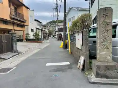 本成寺の{uncategorized: "未分類", other: "その他", undefined: "問題あり", building: "その他建物", grave: "お墓", sacred_gate: "鳥居", guardian: "狛犬", statue: "像", buddha: "仏像", history: "歴史", nature: "自然", garden: "庭園", animal: "動物", pagoda: "塔", temizu: "手水舎", mountain_gate: "山門・神門", sanctuary: "本殿・本堂", subordinate: "末社・摂社", art: "芸術", scenery: "景色", jizo: "地蔵", ema: "絵馬", goshuin: "御朱印", omikuji: "おみくじ", items: "授与品その他", amulet: "お守り", goshuincho: "御朱印帳", eats: "食事", festival: "お祭り", votive_dance: "神楽", shichigosan: "七五三参", wedding: "結婚式", experience: "体験その他", initially: "初詣", around: "周辺", anti_infection: "感染症対策"}