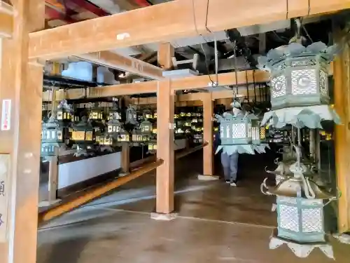 春日大社の{uncategorized: "未分類", other: "その他", undefined: "問題あり", building: "その他建物", grave: "お墓", sacred_gate: "鳥居", guardian: "狛犬", statue: "像", buddha: "仏像", history: "歴史", nature: "自然", garden: "庭園", animal: "動物", pagoda: "塔", temizu: "手水舎", mountain_gate: "山門・神門", sanctuary: "本殿・本堂", subordinate: "末社・摂社", art: "芸術", scenery: "景色", jizo: "地蔵", ema: "絵馬", goshuin: "御朱印", omikuji: "おみくじ", items: "授与品その他", amulet: "お守り", goshuincho: "御朱印帳", eats: "食事", festival: "お祭り", votive_dance: "神楽", shichigosan: "七五三参", wedding: "結婚式", experience: "体験その他", initially: "初詣", around: "周辺", anti_infection: "感染症対策"}