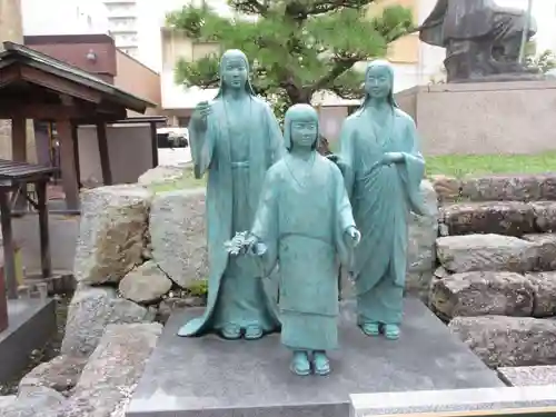 柴田神社の像