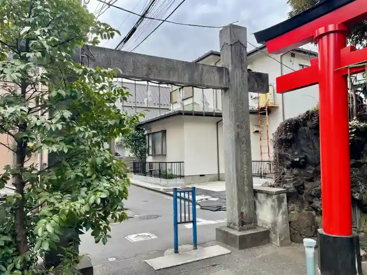 天白稲荷神社の{uncategorized: "未分類", other: "その他", undefined: "問題あり", building: "その他建物", grave: "お墓", sacred_gate: "鳥居", guardian: "狛犬", statue: "像", buddha: "仏像", history: "歴史", nature: "自然", garden: "庭園", animal: "動物", pagoda: "塔", temizu: "手水舎", mountain_gate: "山門・神門", sanctuary: "本殿・本堂", subordinate: "末社・摂社", art: "芸術", scenery: "景色", jizo: "地蔵", ema: "絵馬", goshuin: "御朱印", omikuji: "おみくじ", items: "授与品その他", amulet: "お守り", goshuincho: "御朱印帳", eats: "食事", festival: "お祭り", votive_dance: "神楽", shichigosan: "七五三参", wedding: "結婚式", experience: "体験その他", initially: "初詣", around: "周辺", anti_infection: "感染症対策"}