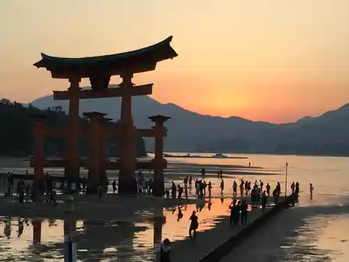 厳島神社の鳥居