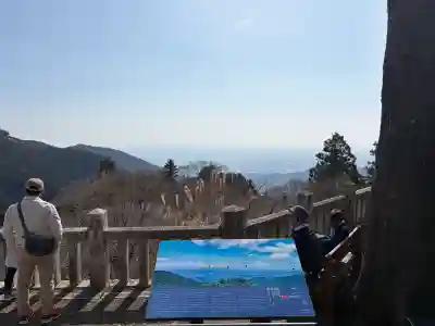 大山阿夫利神社の{uncategorized: "未分類", other: "その他", undefined: "問題あり", building: "その他建物", grave: "お墓", sacred_gate: "鳥居", guardian: "狛犬", statue: "像", buddha: "仏像", history: "歴史", nature: "自然", garden: "庭園", animal: "動物", pagoda: "塔", temizu: "手水舎", mountain_gate: "山門・神門", sanctuary: "本殿・本堂", subordinate: "末社・摂社", art: "芸術", scenery: "景色", jizo: "地蔵", ema: "絵馬", goshuin: "御朱印", omikuji: "おみくじ", items: "授与品その他", amulet: "お守り", goshuincho: "御朱印帳", eats: "食事", festival: "お祭り", votive_dance: "神楽", shichigosan: "七五三参", wedding: "結婚式", experience: "体験その他", initially: "初詣", around: "周辺", anti_infection: "感染症対策"}