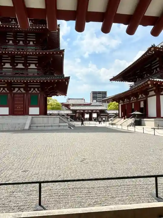 四天王寺の{uncategorized: "未分類", other: "その他", undefined: "問題あり", building: "その他建物", grave: "お墓", sacred_gate: "鳥居", guardian: "狛犬", statue: "像", buddha: "仏像", history: "歴史", nature: "自然", garden: "庭園", animal: "動物", pagoda: "塔", temizu: "手水舎", mountain_gate: "山門・神門", sanctuary: "本殿・本堂", subordinate: "末社・摂社", art: "芸術", scenery: "景色", jizo: "地蔵", ema: "絵馬", goshuin: "御朱印", omikuji: "おみくじ", items: "授与品その他", amulet: "お守り", goshuincho: "御朱印帳", eats: "食事", festival: "お祭り", votive_dance: "神楽", shichigosan: "七五三参", wedding: "結婚式", experience: "体験その他", initially: "初詣", around: "周辺", anti_infection: "感染症対策"}