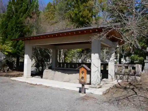 山梨縣護國神社の手水舎