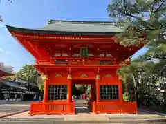 穴八幡宮の山門