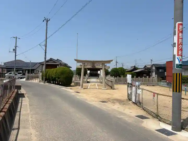 武大神社の{uncategorized: "未分類", other: "その他", undefined: "問題あり", building: "その他建物", grave: "お墓", sacred_gate: "鳥居", guardian: "狛犬", statue: "像", buddha: "仏像", history: "歴史", nature: "自然", garden: "庭園", animal: "動物", pagoda: "塔", temizu: "手水舎", mountain_gate: "山門・神門", sanctuary: "本殿・本堂", subordinate: "末社・摂社", art: "芸術", scenery: "景色", jizo: "地蔵", ema: "絵馬", goshuin: "御朱印", omikuji: "おみくじ", items: "授与品その他", amulet: "お守り", goshuincho: "御朱印帳", eats: "食事", festival: "お祭り", votive_dance: "神楽", shichigosan: "七五三参", wedding: "結婚式", experience: "体験その他", initially: "初詣", around: "周辺", anti_infection: "感染症対策"}
