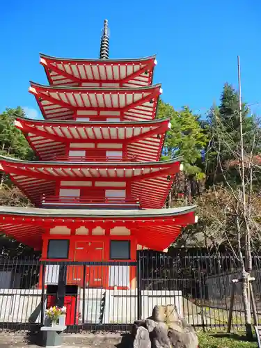 新倉富士浅間神社の塔