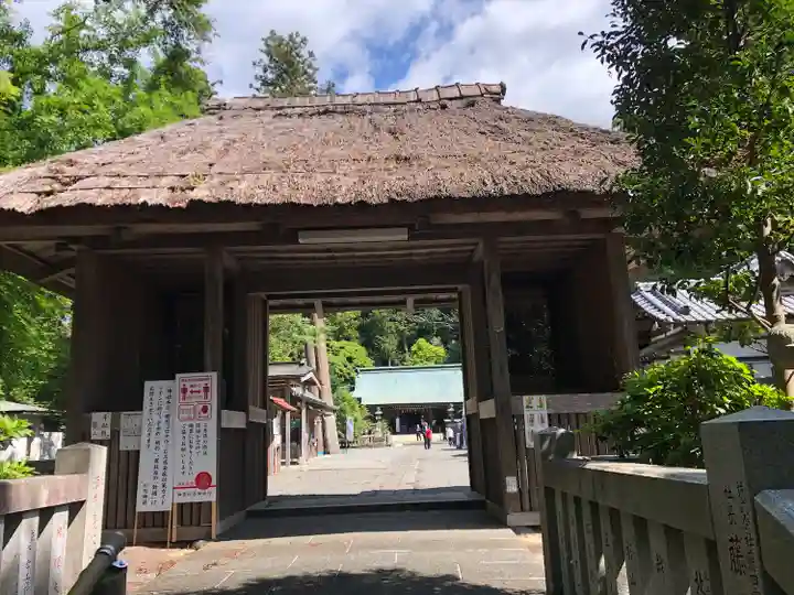 川勾神社の山門・神門