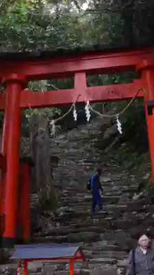 神倉神社（熊野速玉大社摂社）の{uncategorized: "未分類", other: "その他", undefined: "問題あり", building: "その他建物", grave: "お墓", sacred_gate: "鳥居", guardian: "狛犬", statue: "像", buddha: "仏像", history: "歴史", nature: "自然", garden: "庭園", animal: "動物", pagoda: "塔", temizu: "手水舎", mountain_gate: "山門・神門", sanctuary: "本殿・本堂", subordinate: "末社・摂社", art: "芸術", scenery: "景色", jizo: "地蔵", ema: "絵馬", goshuin: "御朱印", omikuji: "おみくじ", items: "授与品その他", amulet: "お守り", goshuincho: "御朱印帳", eats: "食事", festival: "お祭り", votive_dance: "神楽", shichigosan: "七五三参", wedding: "結婚式", experience: "体験その他", initially: "初詣", around: "周辺", anti_infection: "感染症対策"}