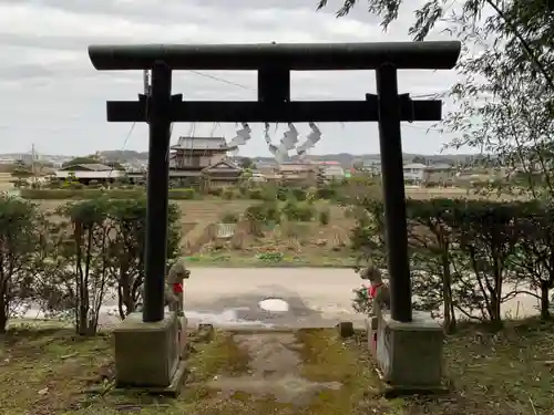 三保野稲荷神社の鳥居