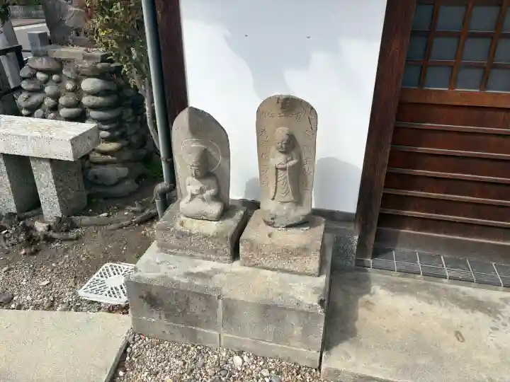 豪潮寺(不動院)の{uncategorized: "未分類", other: "その他", undefined: "問題あり", building: "その他建物", grave: "お墓", sacred_gate: "鳥居", guardian: "狛犬", statue: "像", buddha: "仏像", history: "歴史", nature: "自然", garden: "庭園", animal: "動物", pagoda: "塔", temizu: "手水舎", mountain_gate: "山門・神門", sanctuary: "本殿・本堂", subordinate: "末社・摂社", art: "芸術", scenery: "景色", jizo: "地蔵", ema: "絵馬", goshuin: "御朱印", omikuji: "おみくじ", items: "授与品その他", amulet: "お守り", goshuincho: "御朱印帳", eats: "食事", festival: "お祭り", votive_dance: "神楽", shichigosan: "七五三参", wedding: "結婚式", experience: "体験その他", initially: "初詣", around: "周辺", anti_infection: "感染症対策"}