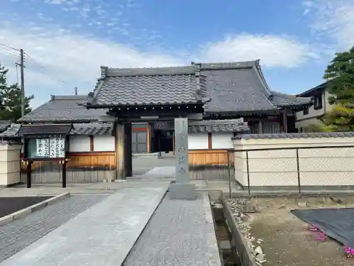 西法寺の{uncategorized: "未分類", other: "その他", undefined: "問題あり", building: "その他建物", grave: "お墓", sacred_gate: "鳥居", guardian: "狛犬", statue: "像", buddha: "仏像", history: "歴史", nature: "自然", garden: "庭園", animal: "動物", pagoda: "塔", temizu: "手水舎", mountain_gate: "山門・神門", sanctuary: "本殿・本堂", subordinate: "末社・摂社", art: "芸術", scenery: "景色", jizo: "地蔵", ema: "絵馬", goshuin: "御朱印", omikuji: "おみくじ", items: "授与品その他", amulet: "お守り", goshuincho: "御朱印帳", eats: "食事", festival: "お祭り", votive_dance: "神楽", shichigosan: "七五三参", wedding: "結婚式", experience: "体験その他", initially: "初詣", around: "周辺", anti_infection: "感染症対策"}