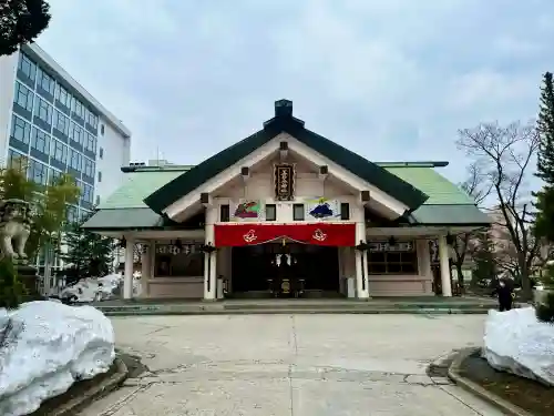 善知鳥神社の{uncategorized: "未分類", other: "その他", undefined: "問題あり", building: "その他建物", grave: "お墓", sacred_gate: "鳥居", guardian: "狛犬", statue: "像", buddha: "仏像", history: "歴史", nature: "自然", garden: "庭園", animal: "動物", pagoda: "塔", temizu: "手水舎", mountain_gate: "山門・神門", sanctuary: "本殿・本堂", subordinate: "末社・摂社", art: "芸術", scenery: "景色", jizo: "地蔵", ema: "絵馬", goshuin: "御朱印", omikuji: "おみくじ", items: "授与品その他", amulet: "お守り", goshuincho: "御朱印帳", eats: "食事", festival: "お祭り", votive_dance: "神楽", shichigosan: "七五三参", wedding: "結婚式", experience: "体験その他", initially: "初詣", around: "周辺", anti_infection: "感染症対策"}