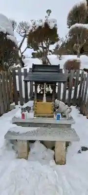 榊山稲荷神社の{uncategorized: "未分類", other: "その他", undefined: "問題あり", building: "その他建物", grave: "お墓", sacred_gate: "鳥居", guardian: "狛犬", statue: "像", buddha: "仏像", history: "歴史", nature: "自然", garden: "庭園", animal: "動物", pagoda: "塔", temizu: "手水舎", mountain_gate: "山門・神門", sanctuary: "本殿・本堂", subordinate: "末社・摂社", art: "芸術", scenery: "景色", jizo: "地蔵", ema: "絵馬", goshuin: "御朱印", omikuji: "おみくじ", items: "授与品その他", amulet: "お守り", goshuincho: "御朱印帳", eats: "食事", festival: "お祭り", votive_dance: "神楽", shichigosan: "七五三参", wedding: "結婚式", experience: "体験その他", initially: "初詣", around: "周辺", anti_infection: "感染症対策"}