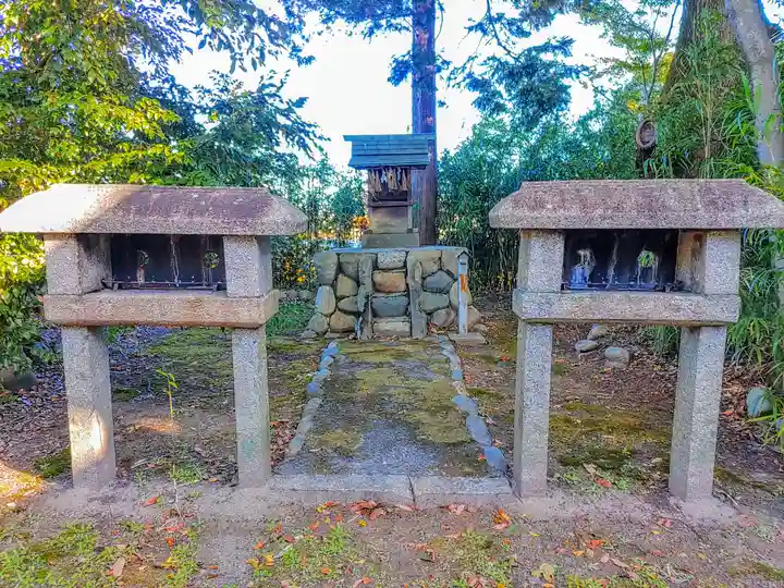 八幡社(上牧)の末社・摂社