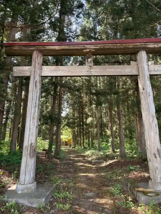 大山神社の{uncategorized: "未分類", other: "その他", undefined: "問題あり", building: "その他建物", grave: "お墓", sacred_gate: "鳥居", guardian: "狛犬", statue: "像", buddha: "仏像", history: "歴史", nature: "自然", garden: "庭園", animal: "動物", pagoda: "塔", temizu: "手水舎", mountain_gate: "山門・神門", sanctuary: "本殿・本堂", subordinate: "末社・摂社", art: "芸術", scenery: "景色", jizo: "地蔵", ema: "絵馬", goshuin: "御朱印", omikuji: "おみくじ", items: "授与品その他", amulet: "お守り", goshuincho: "御朱印帳", eats: "食事", festival: "お祭り", votive_dance: "神楽", shichigosan: "七五三参", wedding: "結婚式", experience: "体験その他", initially: "初詣", around: "周辺", anti_infection: "感染症対策"}