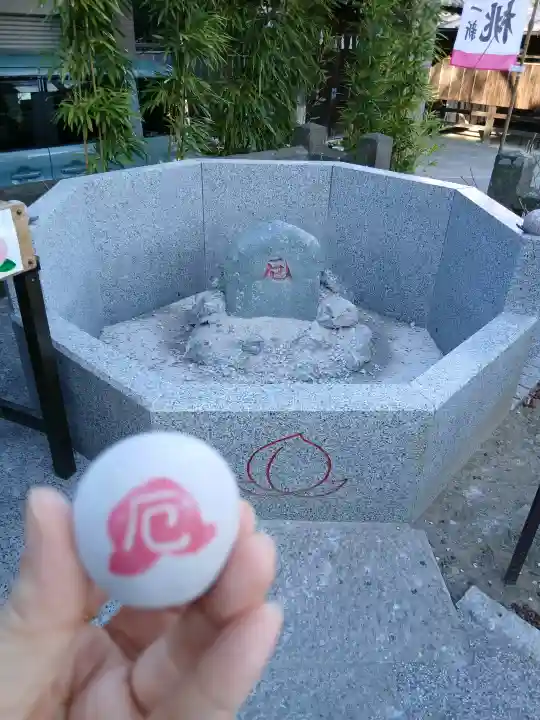 川越八幡宮の{uncategorized: "未分類", other: "その他", undefined: "問題あり", building: "その他建物", grave: "お墓", sacred_gate: "鳥居", guardian: "狛犬", statue: "像", buddha: "仏像", history: "歴史", nature: "自然", garden: "庭園", animal: "動物", pagoda: "塔", temizu: "手水舎", mountain_gate: "山門・神門", sanctuary: "本殿・本堂", subordinate: "末社・摂社", art: "芸術", scenery: "景色", jizo: "地蔵", ema: "絵馬", goshuin: "御朱印", omikuji: "おみくじ", items: "授与品その他", amulet: "お守り", goshuincho: "御朱印帳", eats: "食事", festival: "お祭り", votive_dance: "神楽", shichigosan: "七五三参", wedding: "結婚式", experience: "体験その他", initially: "初詣", around: "周辺", anti_infection: "感染症対策"}