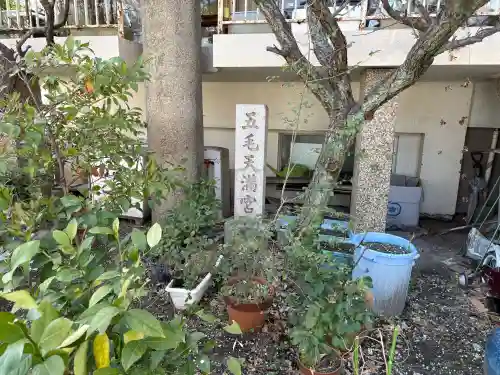 河内國魂神社の{uncategorized: "未分類", other: "その他", undefined: "問題あり", building: "その他建物", grave: "お墓", sacred_gate: "鳥居", guardian: "狛犬", statue: "像", buddha: "仏像", history: "歴史", nature: "自然", garden: "庭園", animal: "動物", pagoda: "塔", temizu: "手水舎", mountain_gate: "山門・神門", sanctuary: "本殿・本堂", subordinate: "末社・摂社", art: "芸術", scenery: "景色", jizo: "地蔵", ema: "絵馬", goshuin: "御朱印", omikuji: "おみくじ", items: "授与品その他", amulet: "お守り", goshuincho: "御朱印帳", eats: "食事", festival: "お祭り", votive_dance: "神楽", shichigosan: "七五三参", wedding: "結婚式", experience: "体験その他", initially: "初詣", around: "周辺", anti_infection: "感染症対策"}