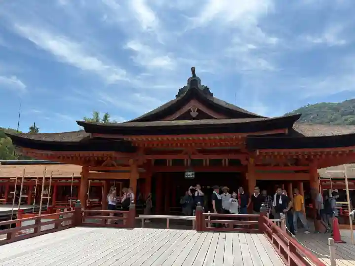 厳島神社の{uncategorized: "未分類", other: "その他", undefined: "問題あり", building: "その他建物", grave: "お墓", sacred_gate: "鳥居", guardian: "狛犬", statue: "像", buddha: "仏像", history: "歴史", nature: "自然", garden: "庭園", animal: "動物", pagoda: "塔", temizu: "手水舎", mountain_gate: "山門・神門", sanctuary: "本殿・本堂", subordinate: "末社・摂社", art: "芸術", scenery: "景色", jizo: "地蔵", ema: "絵馬", goshuin: "御朱印", omikuji: "おみくじ", items: "授与品その他", amulet: "お守り", goshuincho: "御朱印帳", eats: "食事", festival: "お祭り", votive_dance: "神楽", shichigosan: "七五三参", wedding: "結婚式", experience: "体験その他", initially: "初詣", around: "周辺", anti_infection: "感染症対策"}
