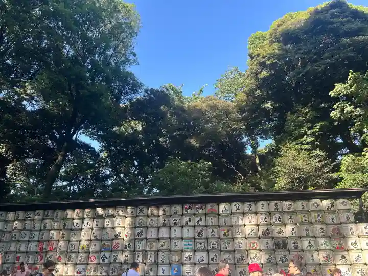 明治神宮の{uncategorized: "未分類", other: "その他", undefined: "問題あり", building: "その他建物", grave: "お墓", sacred_gate: "鳥居", guardian: "狛犬", statue: "像", buddha: "仏像", history: "歴史", nature: "自然", garden: "庭園", animal: "動物", pagoda: "塔", temizu: "手水舎", mountain_gate: "山門・神門", sanctuary: "本殿・本堂", subordinate: "末社・摂社", art: "芸術", scenery: "景色", jizo: "地蔵", ema: "絵馬", goshuin: "御朱印", omikuji: "おみくじ", items: "授与品その他", amulet: "お守り", goshuincho: "御朱印帳", eats: "食事", festival: "お祭り", votive_dance: "神楽", shichigosan: "七五三参", wedding: "結婚式", experience: "体験その他", initially: "初詣", around: "周辺", anti_infection: "感染症対策"}