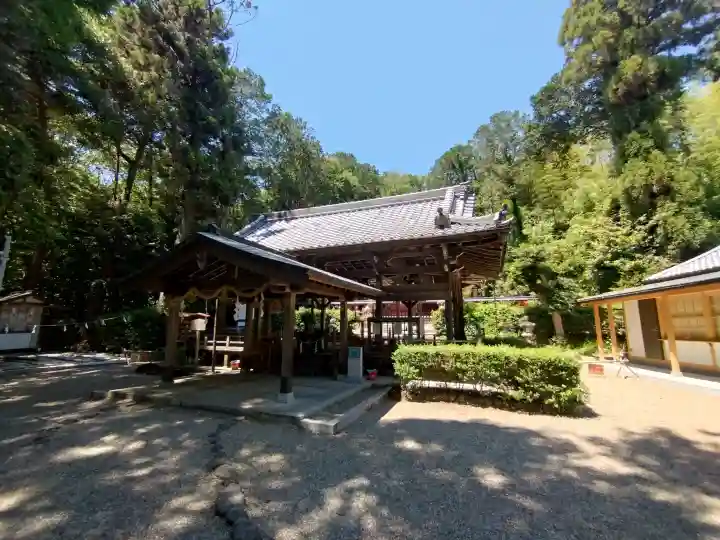登彌神社の{uncategorized: "未分類", other: "その他", undefined: "問題あり", building: "その他建物", grave: "お墓", sacred_gate: "鳥居", guardian: "狛犬", statue: "像", buddha: "仏像", history: "歴史", nature: "自然", garden: "庭園", animal: "動物", pagoda: "塔", temizu: "手水舎", mountain_gate: "山門・神門", sanctuary: "本殿・本堂", subordinate: "末社・摂社", art: "芸術", scenery: "景色", jizo: "地蔵", ema: "絵馬", goshuin: "御朱印", omikuji: "おみくじ", items: "授与品その他", amulet: "お守り", goshuincho: "御朱印帳", eats: "食事", festival: "お祭り", votive_dance: "神楽", shichigosan: "七五三参", wedding: "結婚式", experience: "体験その他", initially: "初詣", around: "周辺", anti_infection: "感染症対策"}