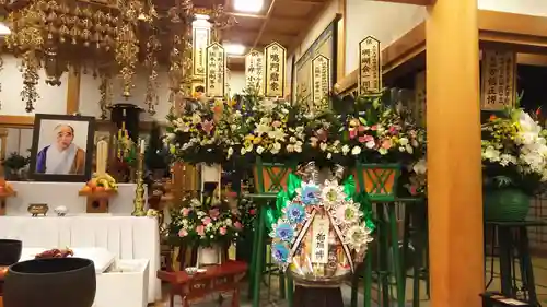 法話と天井絵の寺　観音寺の本殿・本堂