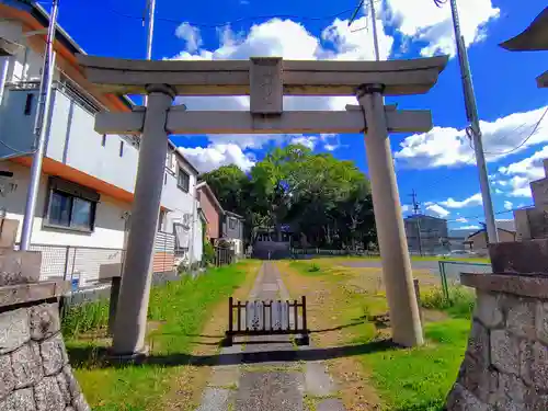 白山神社（市場）の鳥居