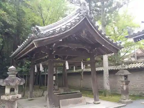 多田神社の手水舎