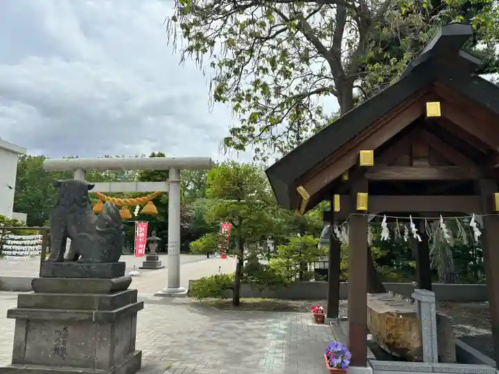 烈々布神社の庭園