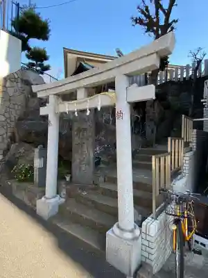 榎稲荷神社の{uncategorized: "未分類", other: "その他", undefined: "問題あり", building: "その他建物", grave: "お墓", sacred_gate: "鳥居", guardian: "狛犬", statue: "像", buddha: "仏像", history: "歴史", nature: "自然", garden: "庭園", animal: "動物", pagoda: "塔", temizu: "手水舎", mountain_gate: "山門・神門", sanctuary: "本殿・本堂", subordinate: "末社・摂社", art: "芸術", scenery: "景色", jizo: "地蔵", ema: "絵馬", goshuin: "御朱印", omikuji: "おみくじ", items: "授与品その他", amulet: "お守り", goshuincho: "御朱印帳", eats: "食事", festival: "お祭り", votive_dance: "神楽", shichigosan: "七五三参", wedding: "結婚式", experience: "体験その他", initially: "初詣", around: "周辺", anti_infection: "感染症対策"}