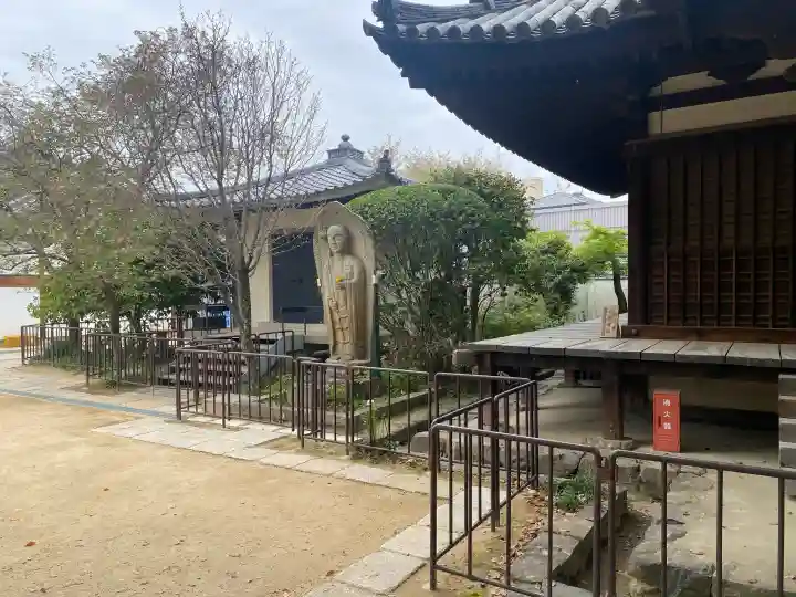 伝香寺の{uncategorized: "未分類", other: "その他", undefined: "問題あり", building: "その他建物", grave: "お墓", sacred_gate: "鳥居", guardian: "狛犬", statue: "像", buddha: "仏像", history: "歴史", nature: "自然", garden: "庭園", animal: "動物", pagoda: "塔", temizu: "手水舎", mountain_gate: "山門・神門", sanctuary: "本殿・本堂", subordinate: "末社・摂社", art: "芸術", scenery: "景色", jizo: "地蔵", ema: "絵馬", goshuin: "御朱印", omikuji: "おみくじ", items: "授与品その他", amulet: "お守り", goshuincho: "御朱印帳", eats: "食事", festival: "お祭り", votive_dance: "神楽", shichigosan: "七五三参", wedding: "結婚式", experience: "体験その他", initially: "初詣", around: "周辺", anti_infection: "感染症対策"}
