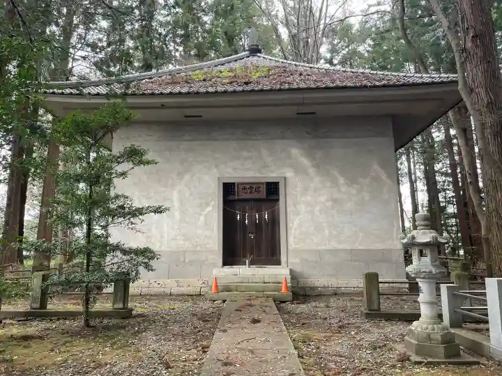 栃木縣護國神社の{uncategorized: "未分類", other: "その他", undefined: "問題あり", building: "その他建物", grave: "お墓", sacred_gate: "鳥居", guardian: "狛犬", statue: "像", buddha: "仏像", history: "歴史", nature: "自然", garden: "庭園", animal: "動物", pagoda: "塔", temizu: "手水舎", mountain_gate: "山門・神門", sanctuary: "本殿・本堂", subordinate: "末社・摂社", art: "芸術", scenery: "景色", jizo: "地蔵", ema: "絵馬", goshuin: "御朱印", omikuji: "おみくじ", items: "授与品その他", amulet: "お守り", goshuincho: "御朱印帳", eats: "食事", festival: "お祭り", votive_dance: "神楽", shichigosan: "七五三参", wedding: "結婚式", experience: "体験その他", initially: "初詣", around: "周辺", anti_infection: "感染症対策"}