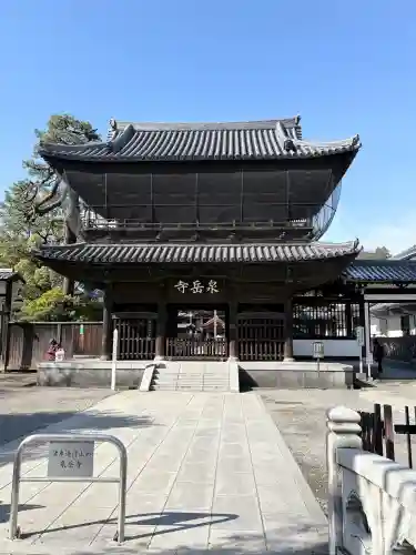 泉岳寺の{uncategorized: "未分類", other: "その他", undefined: "問題あり", building: "その他建物", grave: "お墓", sacred_gate: "鳥居", guardian: "狛犬", statue: "像", buddha: "仏像", history: "歴史", nature: "自然", garden: "庭園", animal: "動物", pagoda: "塔", temizu: "手水舎", mountain_gate: "山門・神門", sanctuary: "本殿・本堂", subordinate: "末社・摂社", art: "芸術", scenery: "景色", jizo: "地蔵", ema: "絵馬", goshuin: "御朱印", omikuji: "おみくじ", items: "授与品その他", amulet: "お守り", goshuincho: "御朱印帳", eats: "食事", festival: "お祭り", votive_dance: "神楽", shichigosan: "七五三参", wedding: "結婚式", experience: "体験その他", initially: "初詣", around: "周辺", anti_infection: "感染症対策"}